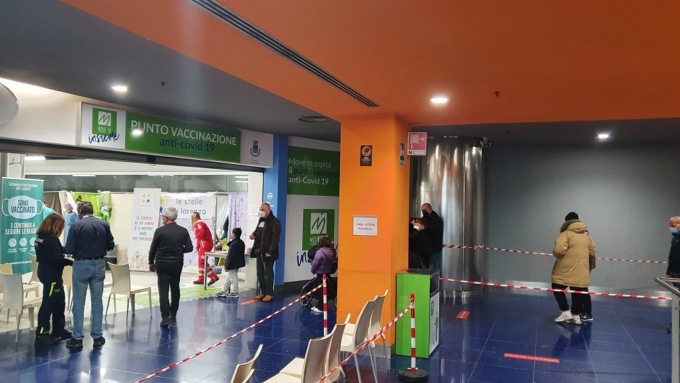 Centri vaccinali: ecco quelli ancora aperti nell’Ovest milanese