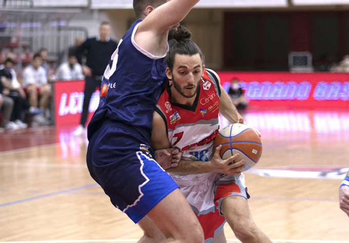 Un’altra vittoria convincente per i Knights