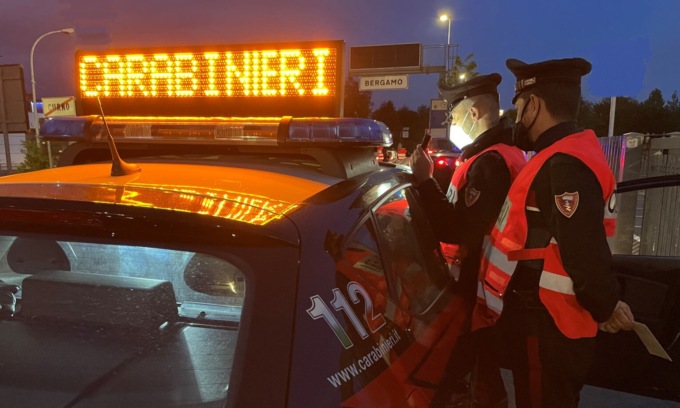Incidente tra due auto: un morto e una ragazza grave in ospedale