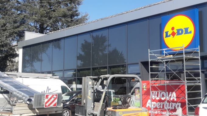 Apre il Lidl sul Sempione, sindaco: “Migliorerà anche il decoro”