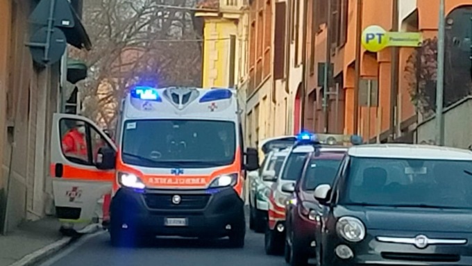 Incidente sul lavoro: 68enne cade da una scala e sbatte la testa su un tubo