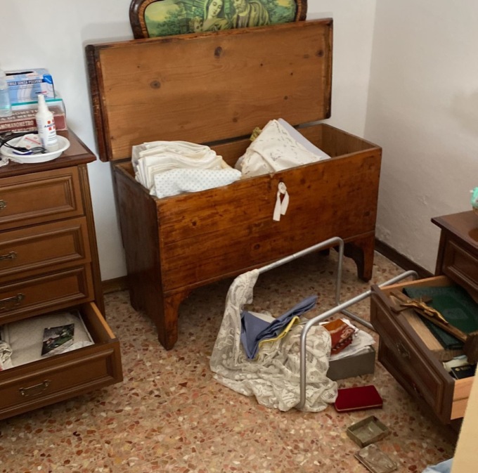 Scrive ai ladri dopo l’ennesimo furto: “Lasciateci in pace”