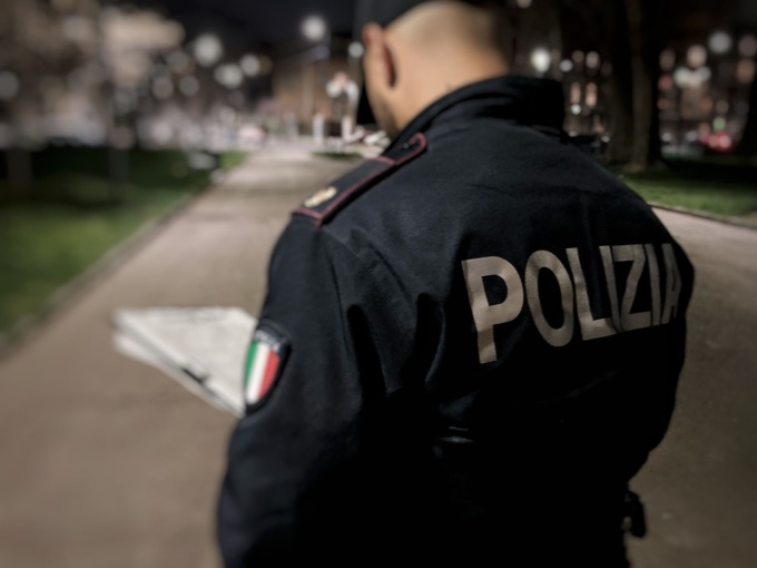 Appena arrivato in Italia, trovato con 42 dosi di cocaina