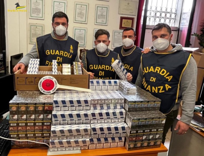 Sequestrati cento chilogrammi di sigarette e tabacco di contrabbando