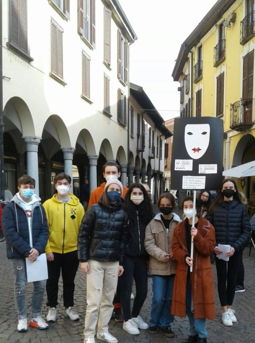 Studenti in piazza per ricordare le vittime innocenti della mafia