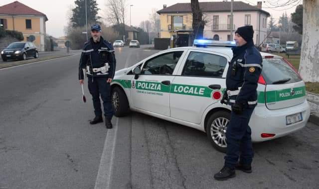 Passa sgommando davanti alla scuola: 5mila euro di multa