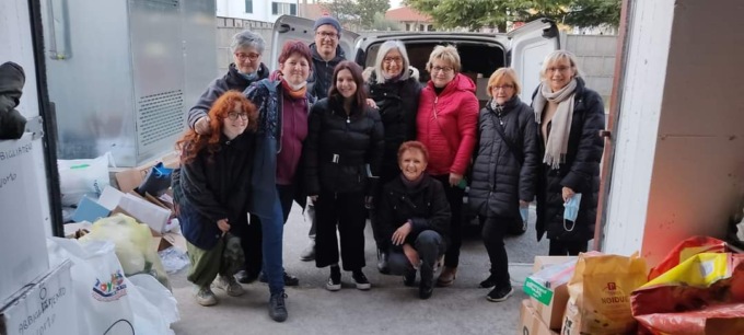 I vestiti di Federico e Bianca donati ai ragazzi ucraini