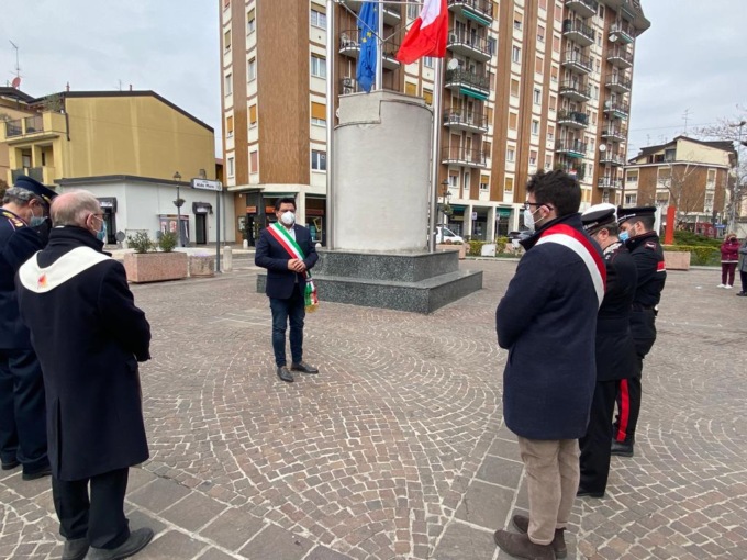 Bollate in piazza per commemorare le vittime del Covid-19