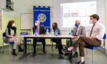 Cento computer donati agli studenti da parte del Rotary