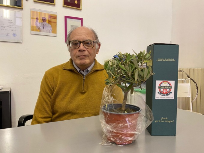 Unitalsi, piantine di ulivo fuori dalle chiese di Bollate