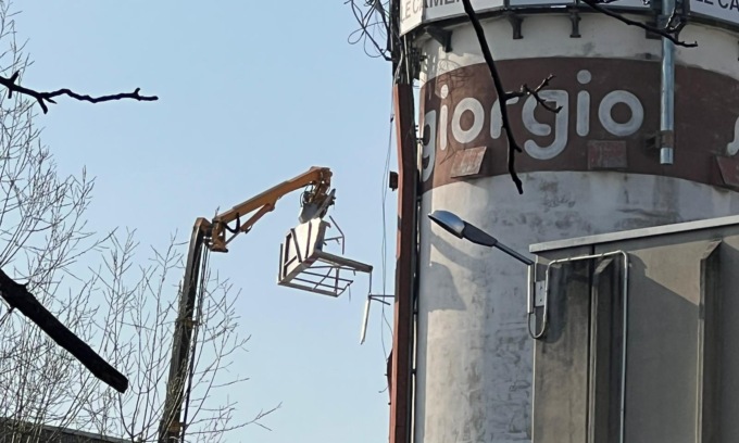 Incidente sul lavoro, operaio muore travolto da un’antenna