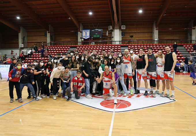 Più di 200 studenti al PalaBorsani per vedere i Knights