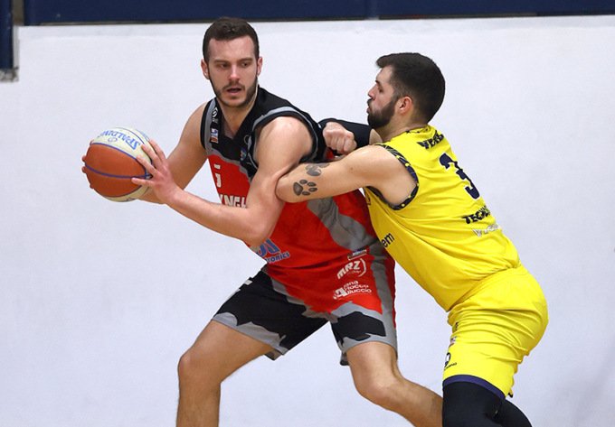 Sconfitta per i Knights contro i favoriti per la promozione in A2