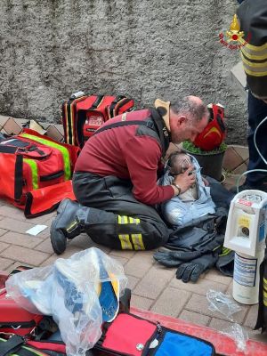I vigili del fuoco di Rho salvano un bambino di 8 mesi