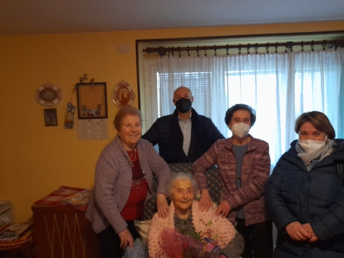 Festa della donna e compleanno per i 105 anni di Ernestina