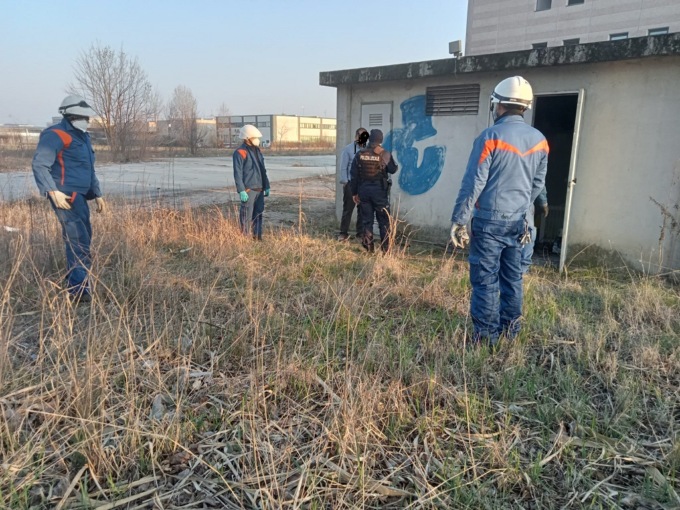 Abita abusivamente nella casetta dell’Enel: Denunciato