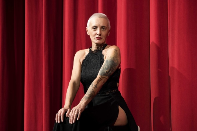 I leoni da tastiera criticano le sue foto su Vogue, li zittisce con l’ironia