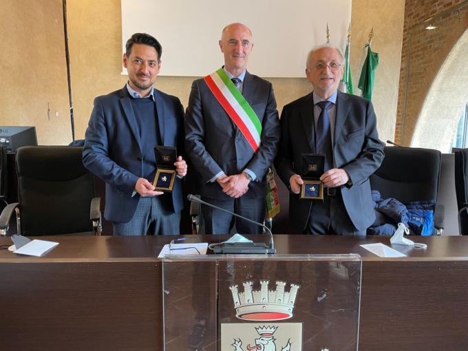 Consegnati i leoncini d’oro a Carlo Vichi e allo Stachét di Abbiategrasso