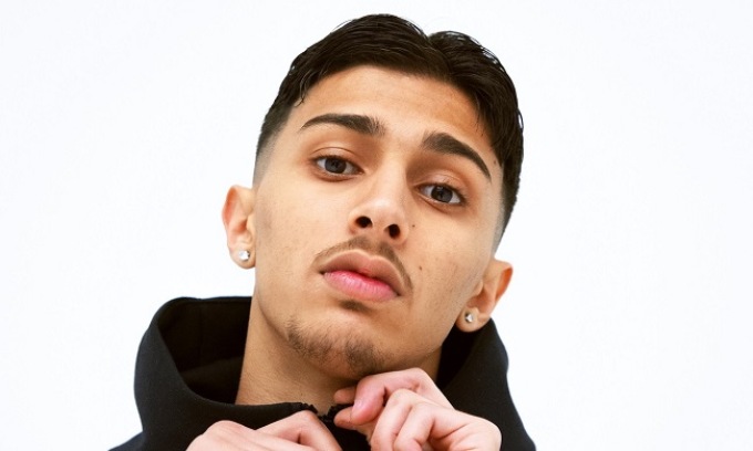 Armi, rapina e maltrattamenti: arrestato il trapper Baby gang