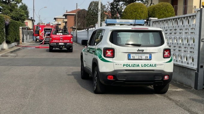 Capanno degli attrezzi in fiamme