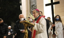 La via Crucis a Parabiago con l'arcivescovo Mario Delpini