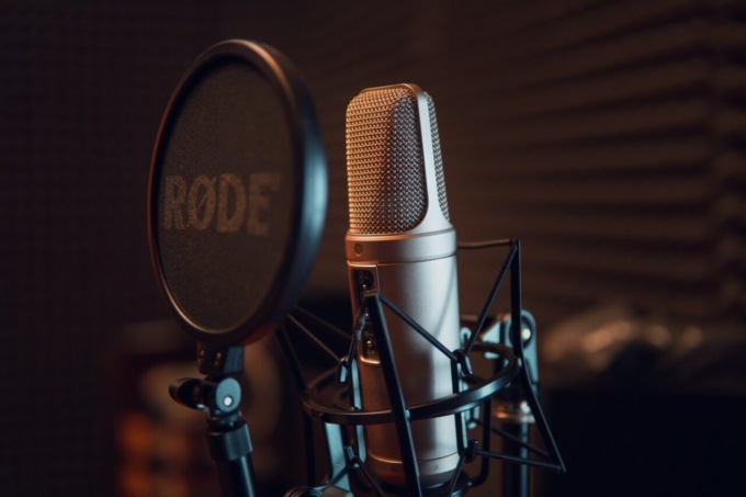 Il mezzo radiofonico e la pubblicità secondo Gianpio Gravina
