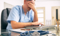Allarme in Lombardia: dopo il Covid, il 70% dei medici soffre di stress lavorativo