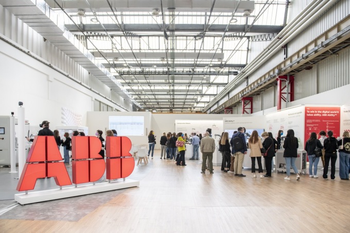 Visita all’ABB per 45 giovani studentesse all’insegna della robotica al femminile