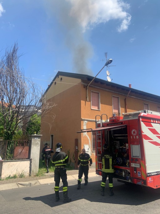 Vigili del Fuoco in azione per un incendio in un’abitazione