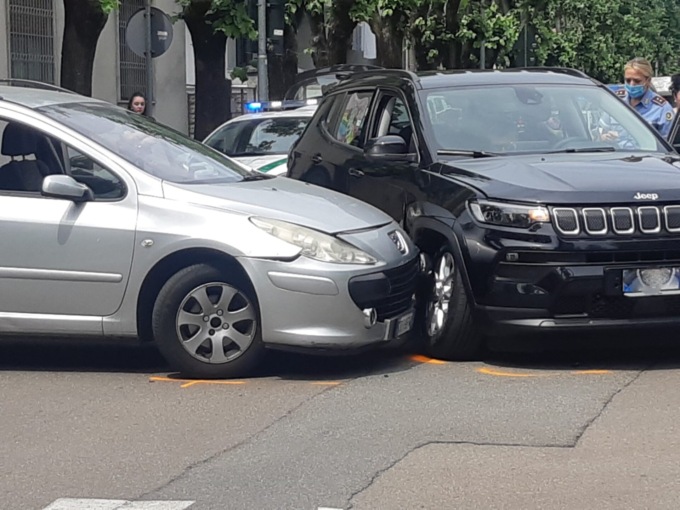 Scontro tra due vetture, quattro i feriti a Rescaldina