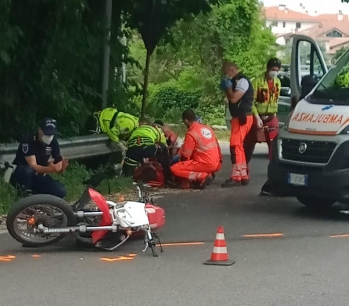Grave incidente auto-moto: coinvolto un ragazzo di 16 anni