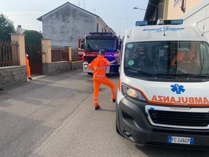 Anziano solo cade in casa: salvato dai Vigili del Fuoco