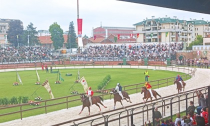 Corsa ippica al via: in finale San Magno, San Martino, Sant'Ambrogio e San Bernardino