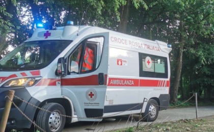 Investito da un furgone in bici: muore ciclista di 24 anni