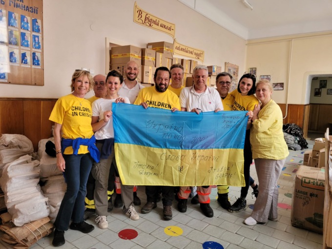 In Ucraina per portare aiuti ai bambini che hanno perso i genitori