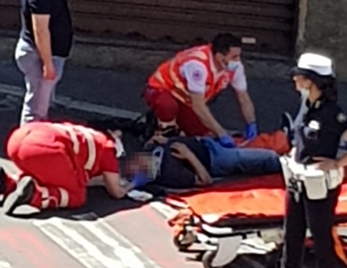 Anziano investito, paura in centro