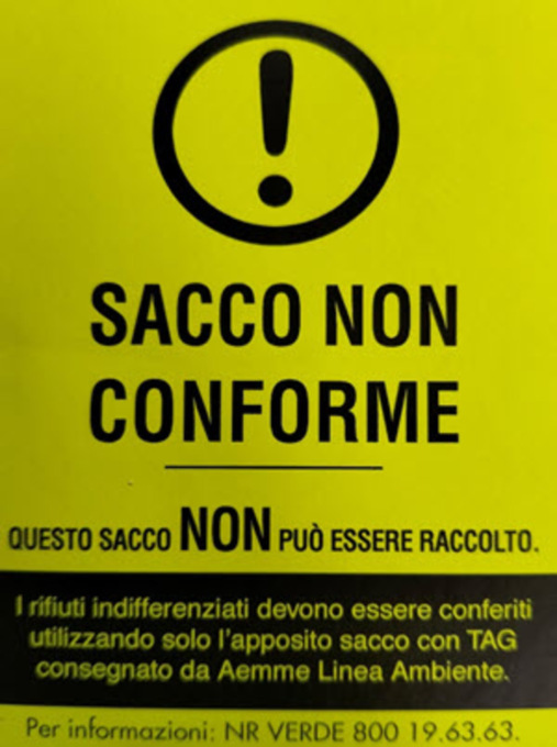 Multe fino a 300 euro per i sacchi dei rifiuti senza chip
