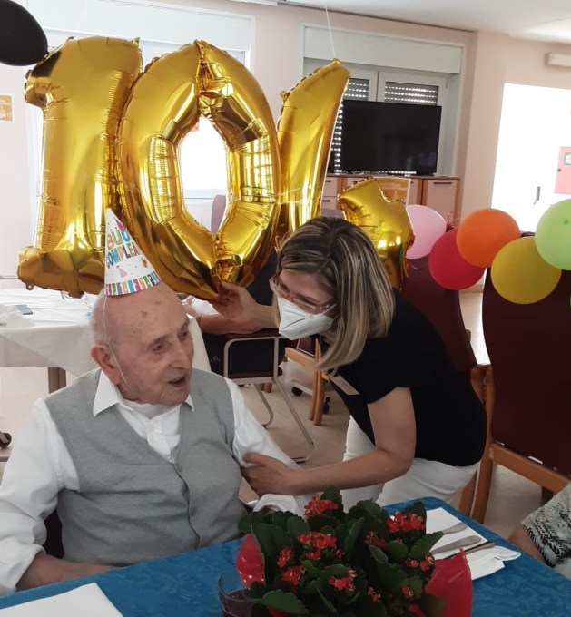Festa grande alla casa famiglia di Busto Garolfo: Antonio spegne 104 candeline