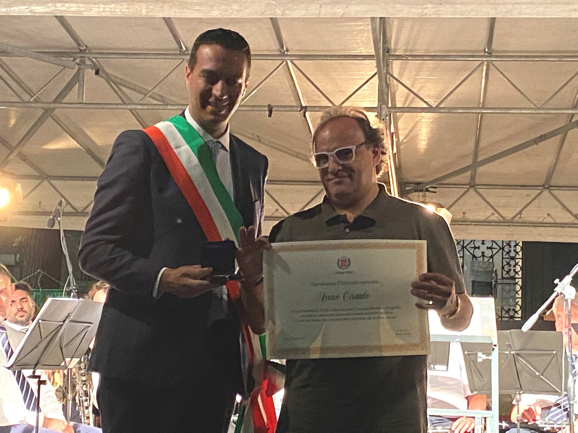 Rho Festa della Repubblica 2 giugno il sindaco Orlandi in fascia tricolore e premiati con onorificenze civiche Irene_Ciraulo_fiflio