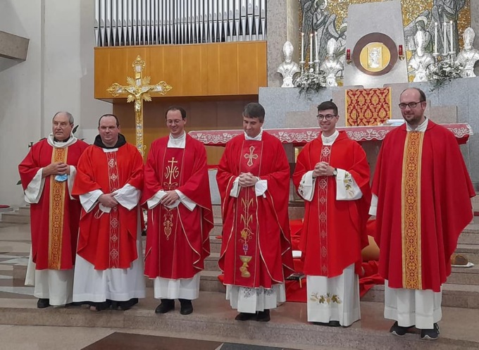 Sedriano festeggia i 25 anni di sacerdozio del suo parroco