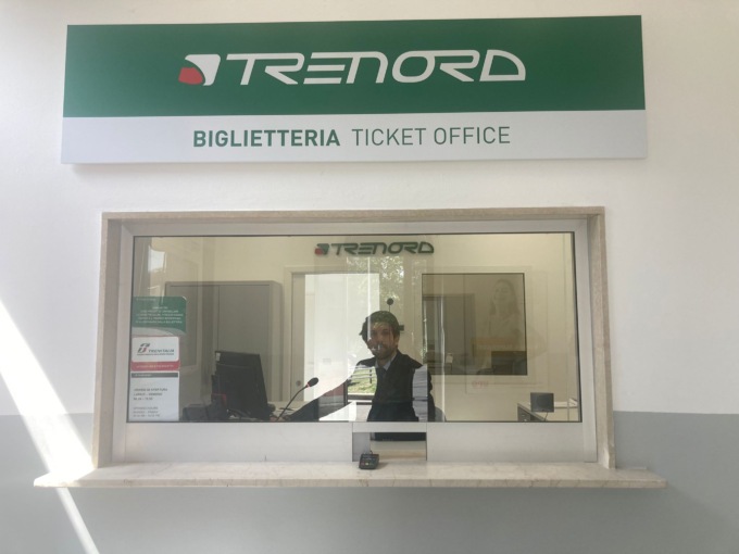 Riaperta (rinnovata) la biglietteria della stazione