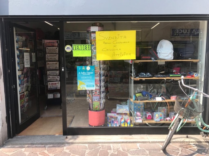 La storica cartoleria costretta a chiudere: “Tutta colpa del Covid”