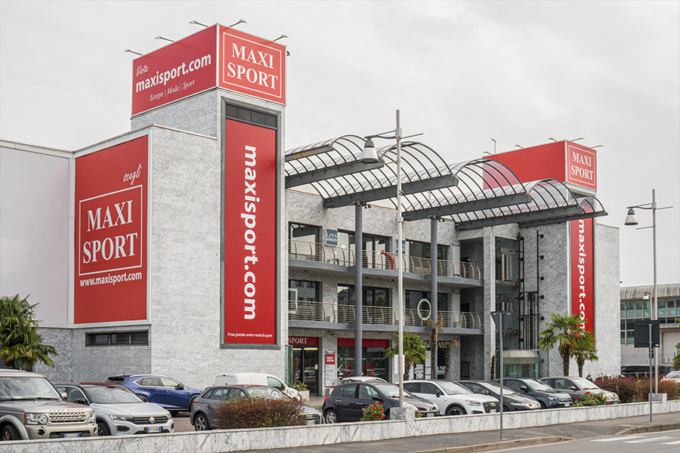 Approfitta dei Maxi Saldi da Maxi Sport in via Cellini 2 a Trezzano sul Naviglio