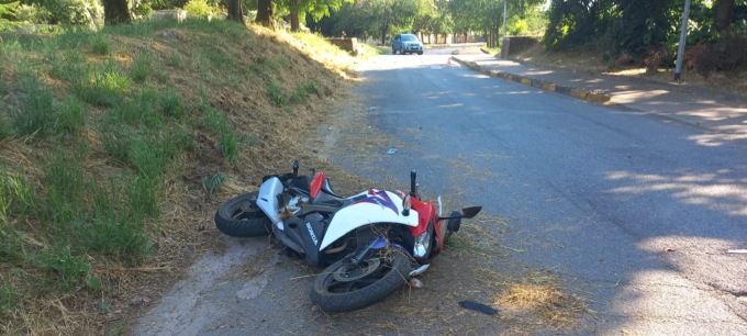 Diciassettenne cade dalla moto e scivola per diversi metri: trasportato in ospedale