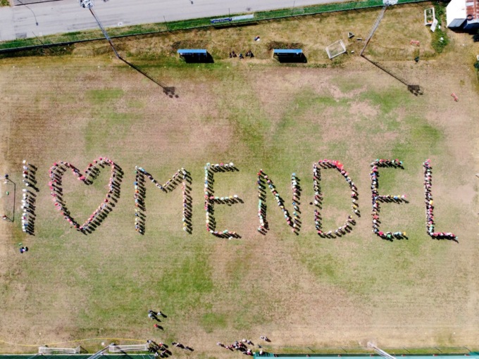 Seicento ragazzi per una dichiarazione d’amore speciale