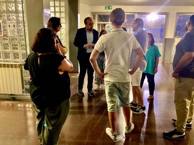 Urne aperte durante il voto: caos al seggio 17
