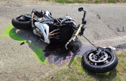 Scontro tra moto e trattore: il centauro finisce in ospedale