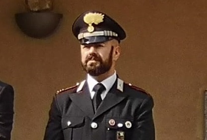 Il Maresciallo maggiore saluta il paese