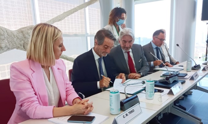 Per il presidente della Regione Attilio Fontana si tratta di "un accordo equilibrato che cerca di mettere insieme lo sviluppo e la sostenibilità".