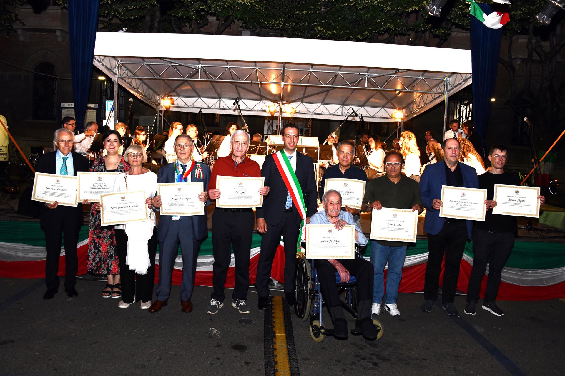 Rho Festa della Repubblica 2 giugno il sindaco Orlandi in fascia tricolore e premiati con onorificenze civiche